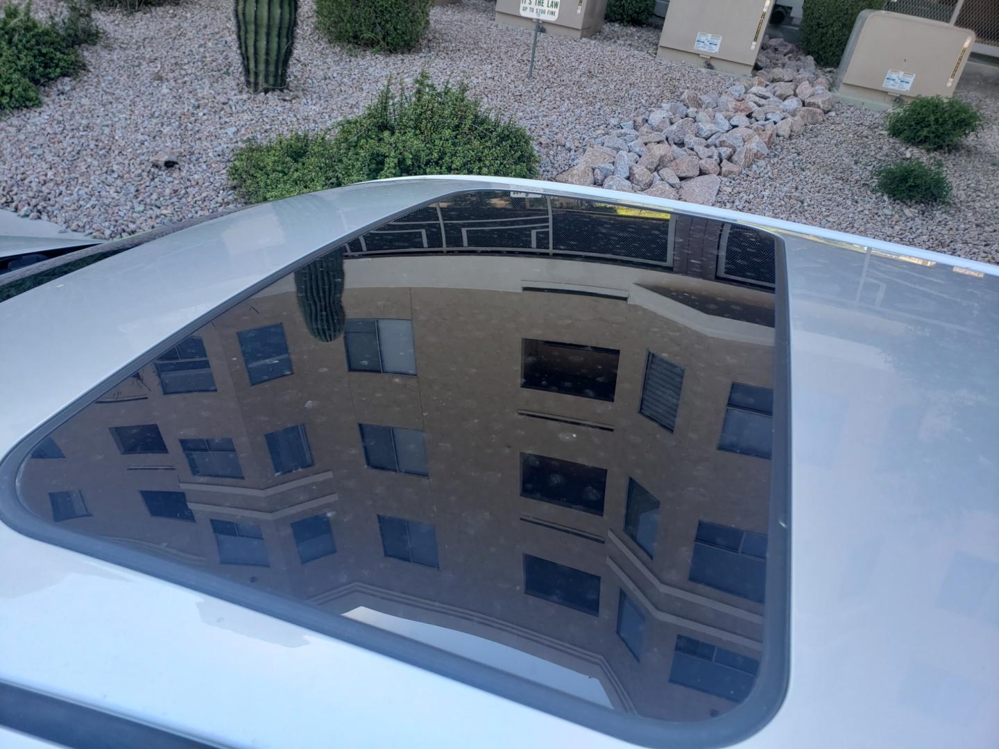 2014 /gray and black Toyota Camry Hybrid lx (4T1BD1FK3EU) with an 3.5L V6 DOHC 24V engine, 5-Speed Automatic transmission, located at 323 E Dunlap Ave., Phoenix, AZ, 85020, (602) 331-9000, 33.567677, -112.069000 - Photo#18